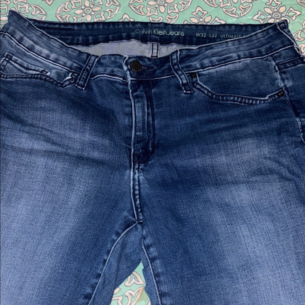 Calvin Klein Women's Dark Blue Distressed Straight Leg Jeans 32X31